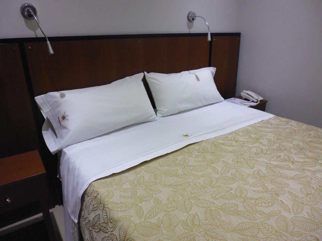 Hotel Athos Buenos Aires Esterno foto