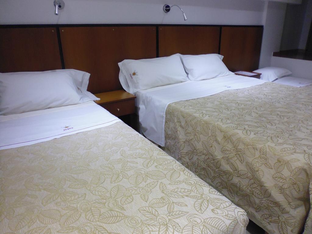 Hotel Athos Buenos Aires Esterno foto